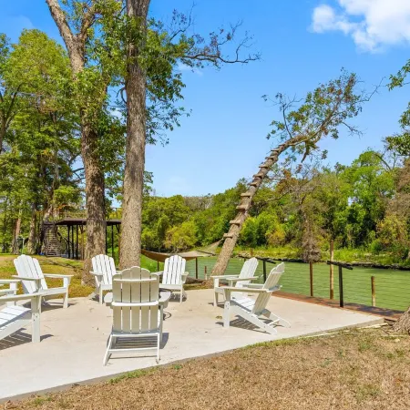 Lakefront Estate • Sleeps 23 • Firepit & Kayaks