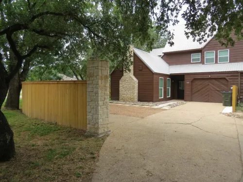 Newly remodeled townhouse with easy access to quaint, downtown Salado.