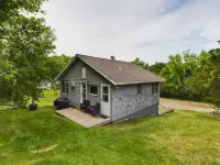 Cabin with private beach access to Lake Minnewaska