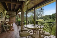 Pet and Family Friendly Luxury Cabin with Hot Tub and Mountain Views