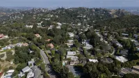 Luxury Hollywood Hills Oasis: Heated Pool, Unique Design, Peaceful and Private