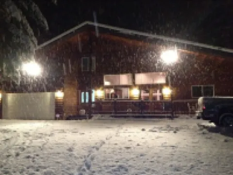 Elk Tracks Lodge