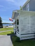 Cozy lake front unit close to Honesdale, Elk Mountain, Scranton & much more!