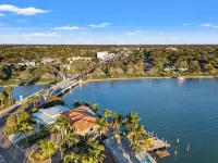 Luxurious Waterfront Mansion! Minutes to the Beach!