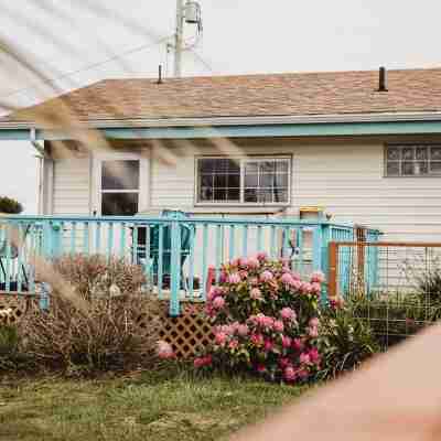 Cottage by the Sea June 2-17Available Hotel Exterior