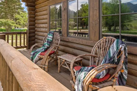 Beautiful Log Cabin in Paradise Valley, Montana
