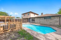 Stylish 5Br  3BA Home w/Pool  Perfect for 16Ppl - Uima-altaat