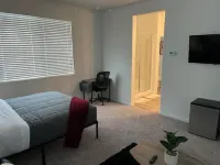 Cozy Suites in a New House! Hotel dekat Fresno Pacific University Visalia Campus