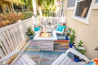 House of Verrett Beach Villa-Ventura,  Sleeps 6 & Four-Minutes from Beach