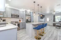 3/2 Renovated Wifi/HotTub Hotels in Egypt Lake-Leto