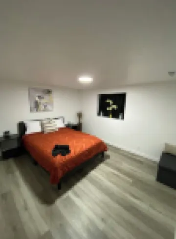 Luxury basement, escape comfort family friendly & pet friendly w arcade pac-man