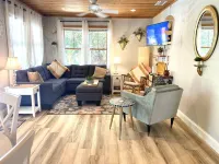 Cozy House on the Marsh, 6 minutes from the beach!