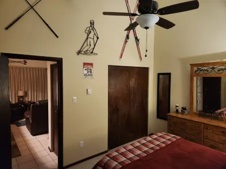 Bearadise @ The Chalets,  Across from the Ski Lifts !!