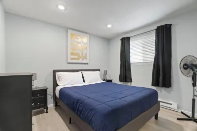 AC IN UNIT  Modern 2 bedroom remodel walking distance to downtown Hotels in der Nähe von Tugboat Sandman