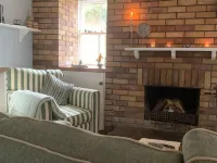 One bedroom, indoor fireplace. Right beside beach. Hotels in Burntisland