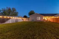 Modern Home near WWU 3bdrm, 2bth, Lrg Backyard, BBQ, EV Charger, Roku