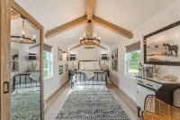 Glamping in Spicewood TX Hill Country ~ Cabin 3 The Sonnie at Green Acres