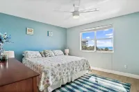 Beachfront 2 Bedroom!Summer Sale! Great Views! Walk to Beach & Restaurants!