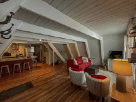 Cozy 3-bedroom cabin near beautiful Harbor Springs