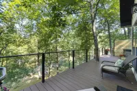 The Twisted Sassafras Treehouse