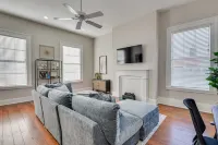 Stovall #4 | Stylish 1 bedroom with private free parking