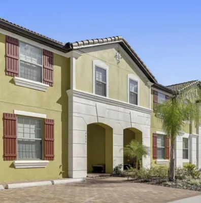 Spacious 5-Bedroom Townhome in Gated Community. Minutes from Disney! Sleeps 10