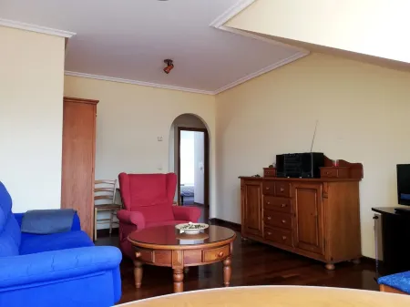 Flat halfway between the beach and Llanes downtown Отели в г. Льянес