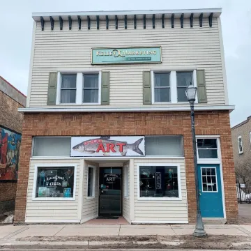 2-Bedroom Luxury Loft in the Heart of Downtown Munising