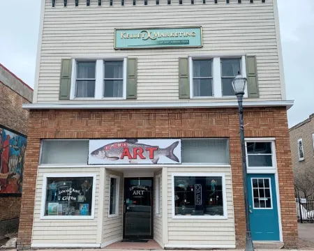 2-Bedroom Luxury Loft in the Heart of Downtown Munising Hotels in Munising