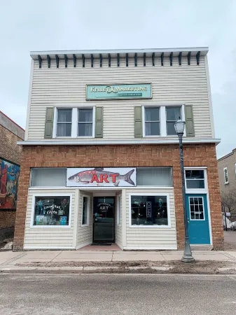 2-Bedroom Luxury Loft in the Heart of Downtown Munising
