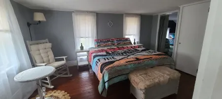 Fully furnished yr round home near Seneca Lake, on Wine trail, Family Friendly