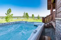 Stunning property with water and mountain views - Sleeps 10