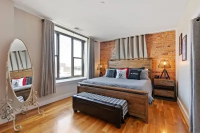 10 Minute Walk to Bars! Free Parking - Spacious Downtown Condo Hotel a 