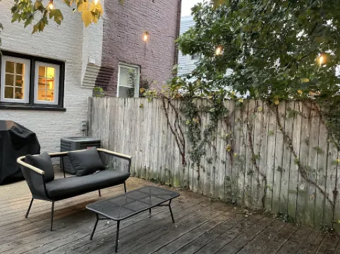 Row-home 3min drive to Central Market,Office,Patio w/ Fire Pit, Artistic Accents