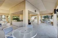 Renovated/Direct Ocean FT/1BR/1.5BA/Pool/Spa/Walk-in Shower/Roku Smart TVs/WiFi