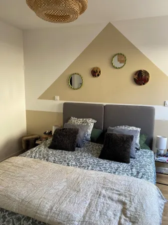 Family home on the outskirts of Bordeaux, close to all amenities (streetcar, bus) Отели рядом с достопримечательностью «Pascal's Cave»