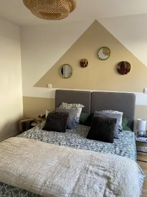 Family home on the outskirts of Bordeaux, close to all amenities (streetcar, bus)