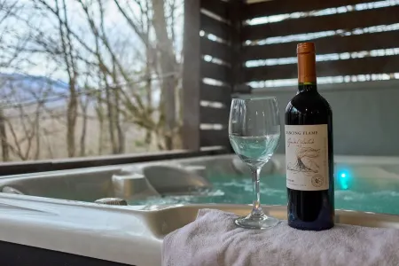 The Little River Farmhouse – Your Smoky Mountain Riverside Retreat