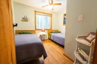 Ellis -Lakeside Cabin on Beach Pond with Wood Fired Finnish Sauna Hotels in Voluntown