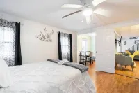 Cozy 3 bd Cottage w/ access to private lake Hotel in zona Gay City State Park