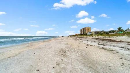 Sea La Vie Cottage by the Beach - Unit B