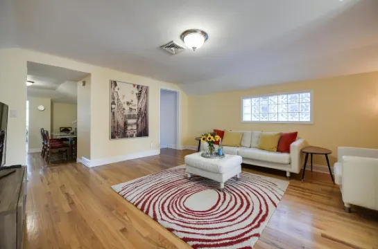 Nassau Condo in the Heart of Princeton w Parking