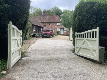 Beautiful 16th Century House in National Park 1 hr from London with Small Pool