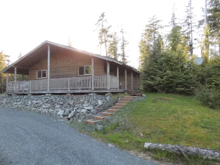 Cozy & Quiet Cabin 2 Minutes from Coffman Cove Harbor - 16' Skiff & Van Avail. Отели в г. Кофман Ков