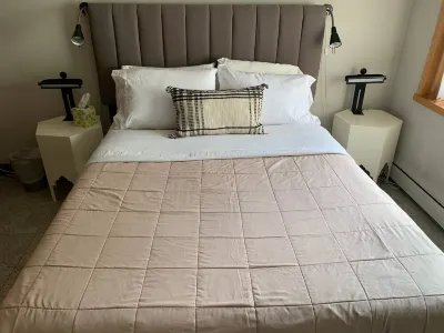 Beautiful Modern Condo Downtown/Convention Center 퍼스트 힐 호텔