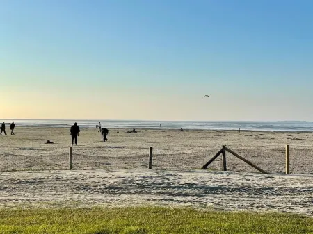 Holiday apartment in a listed building directly on the dyke (Whg. 2) Отели в г. Дорнум