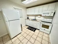 Cozy 2-bedroom apartment in Eastside Colorado Springs with WiFi, AC