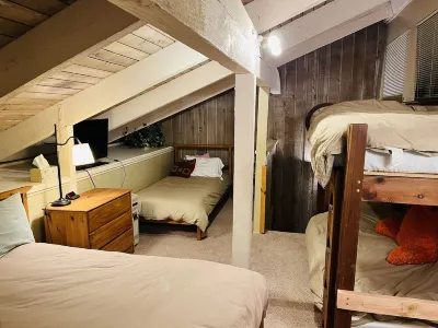 Newly Remodeled in 2020, Amazing Great Room/Kitchen! Sleeps 7 Hotels near Canyon Lodge