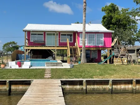 Best Texas Fishing, Waterfront with a Swimming Pool and Pet Friendly