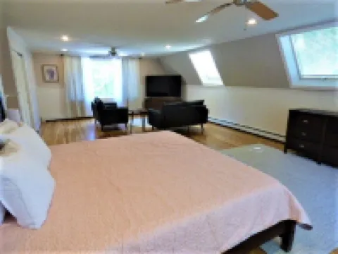 Vacation Home with Pool Without Travel Hassle on the Cape!